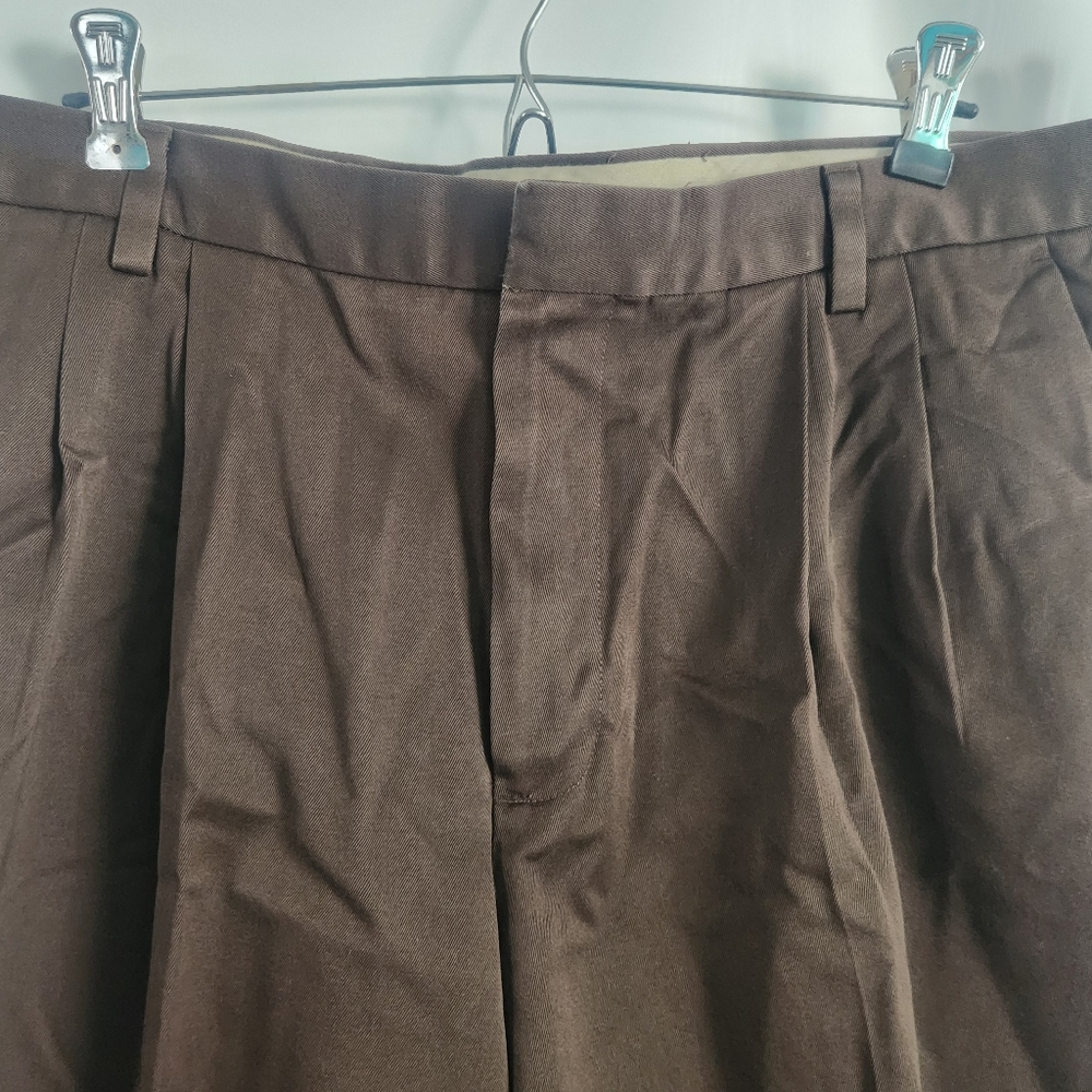 Dockers Men's Pleated Brown Pants Size 38x30 - Picture 3 of 4